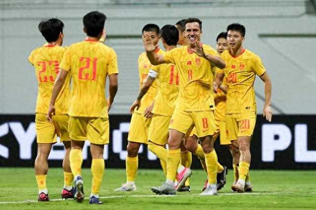  国足险胜揪出3大卧底！低级失误辣眼，战泰恐遭弃用